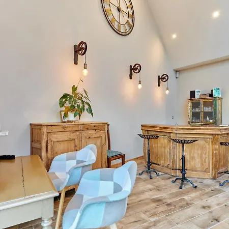 Au Coin Des 3 Feux By Interhome Réville